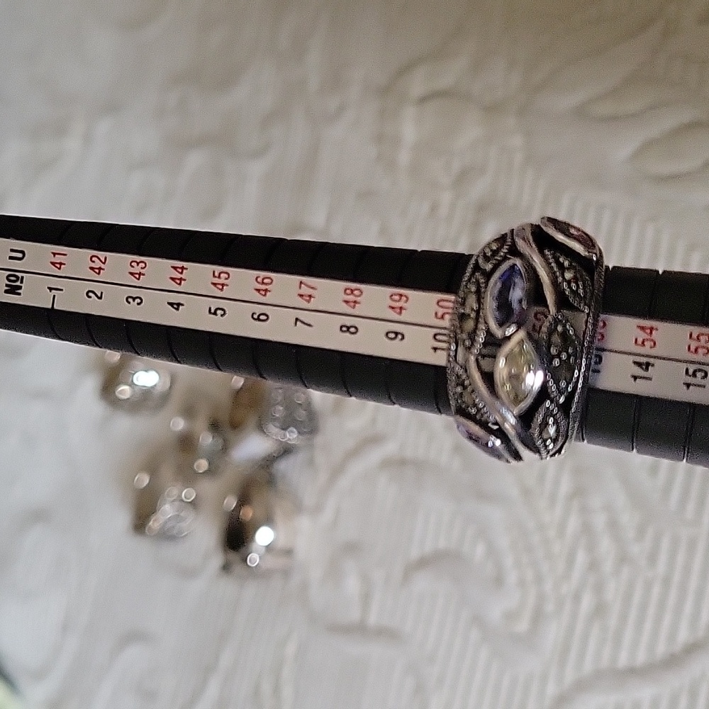6- Rings with Designs  & Sizes - Picture 9 of 12